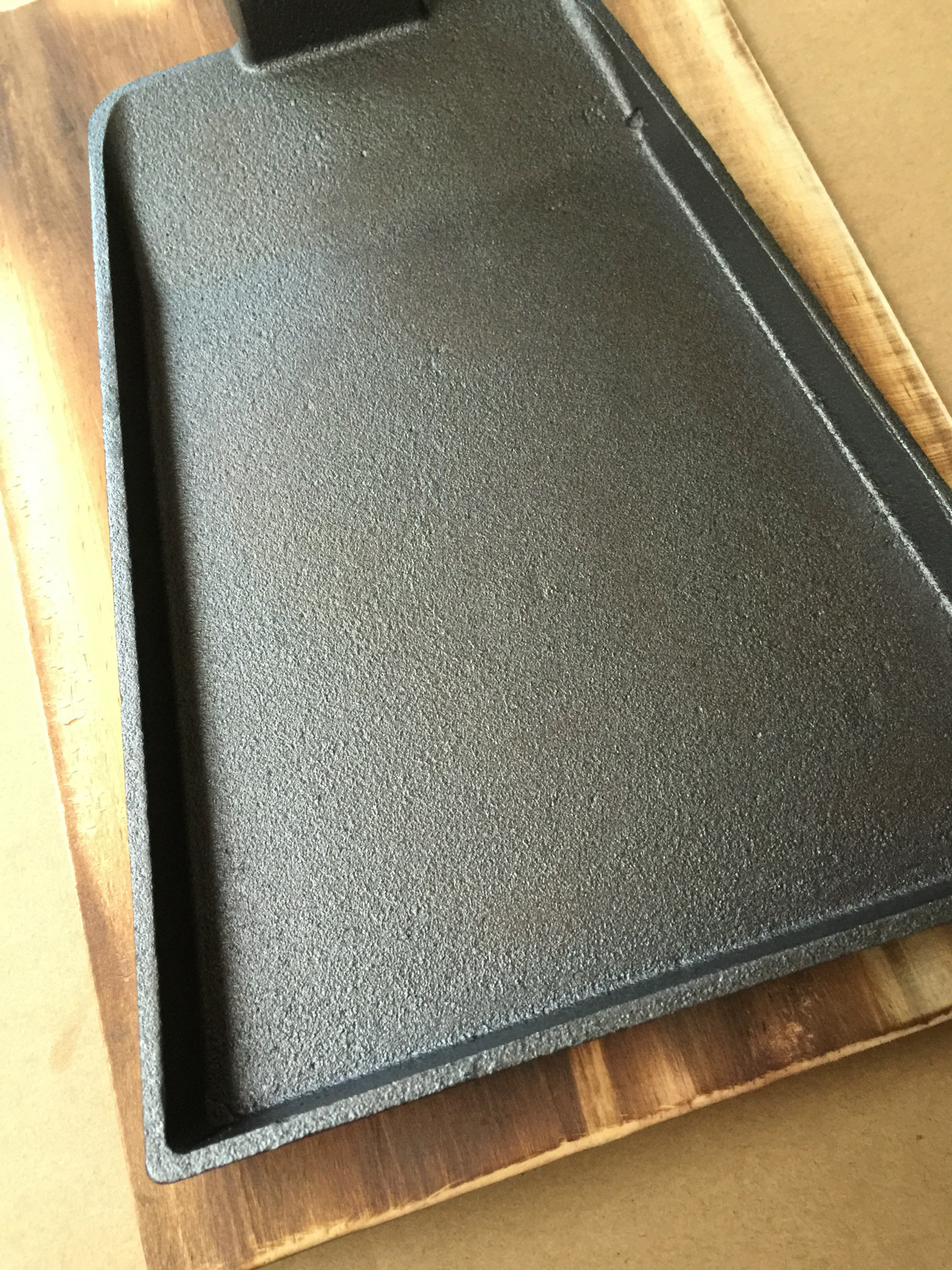廠家直銷(xiāo)加厚鑄鐵烤盤(pán) 鋤頭盤(pán) 牛扒鐵板燒 牛排鐵板 牛排盤(pán)鐵板
