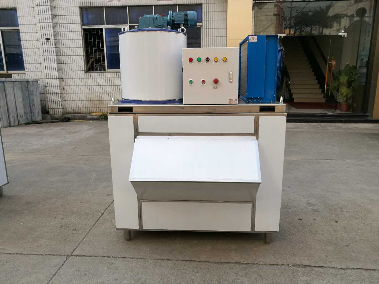 500公斤制冰機(jī)小型超市片冰機(jī)商用鱗片制冰機(jī)佛山廠家批發(fā)