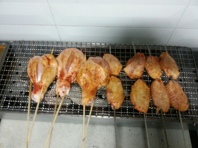 蝶烤香熱賣加厚羊肉串大號木炭燒烤爐商用燒烤架一米二長 18內(nèi)寬